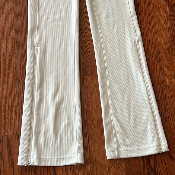 Lululemon Bone Ribbed Softstreme Flare Pants Size 2 - Picture 4 of 10
